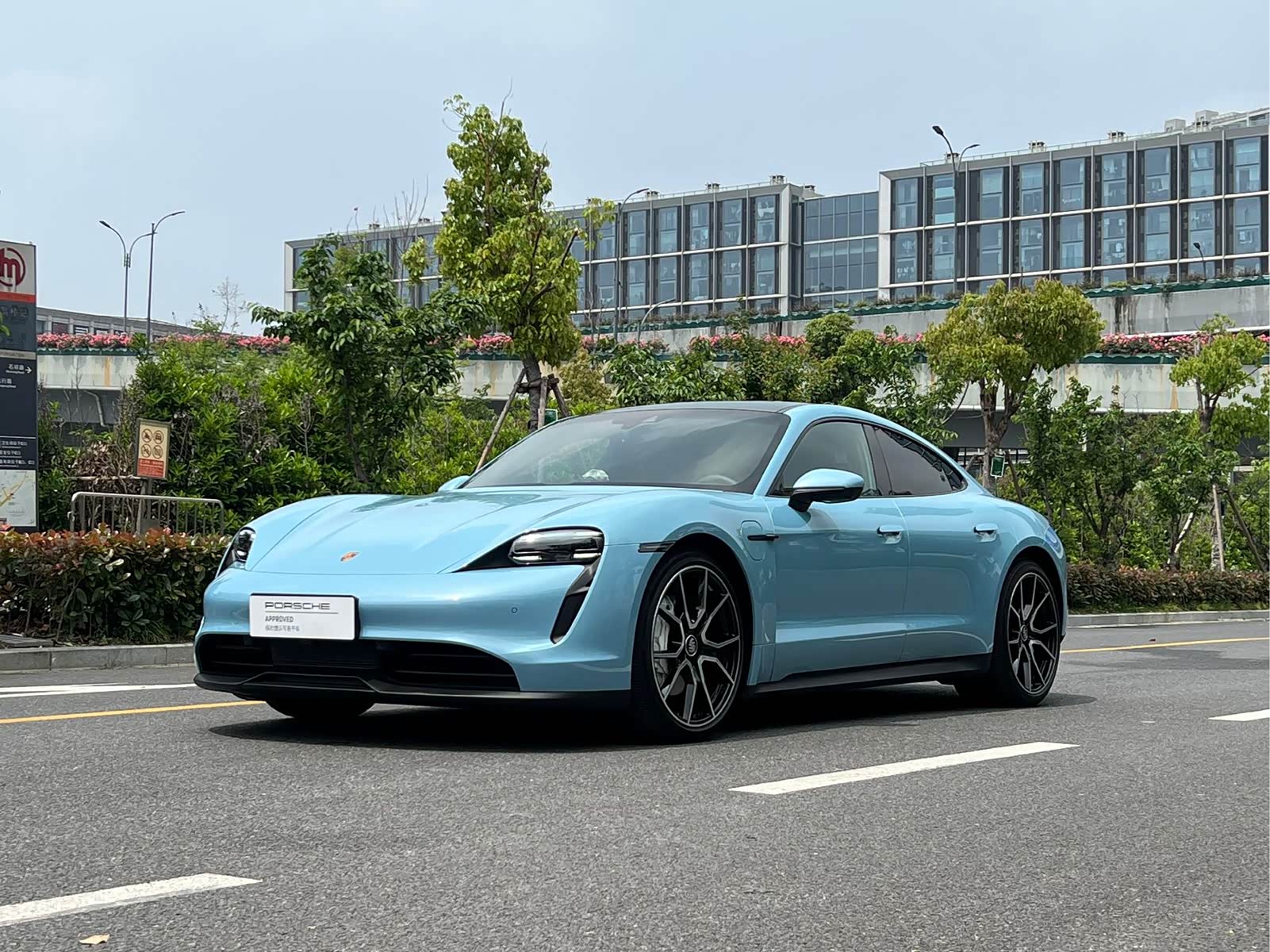 Porsche Taycan, фото 1 из 1