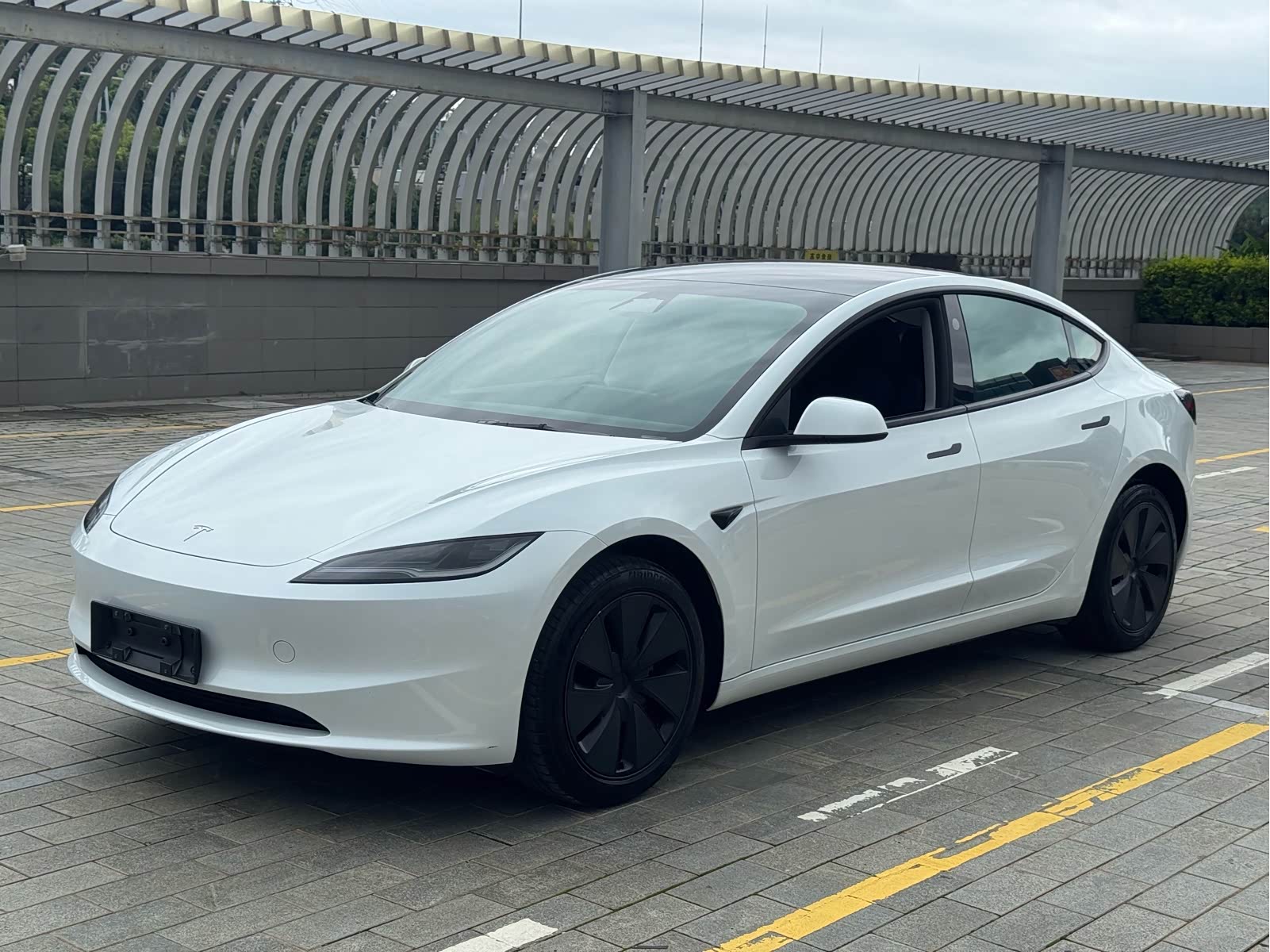 Tesla Model 3, фото 1 из 1