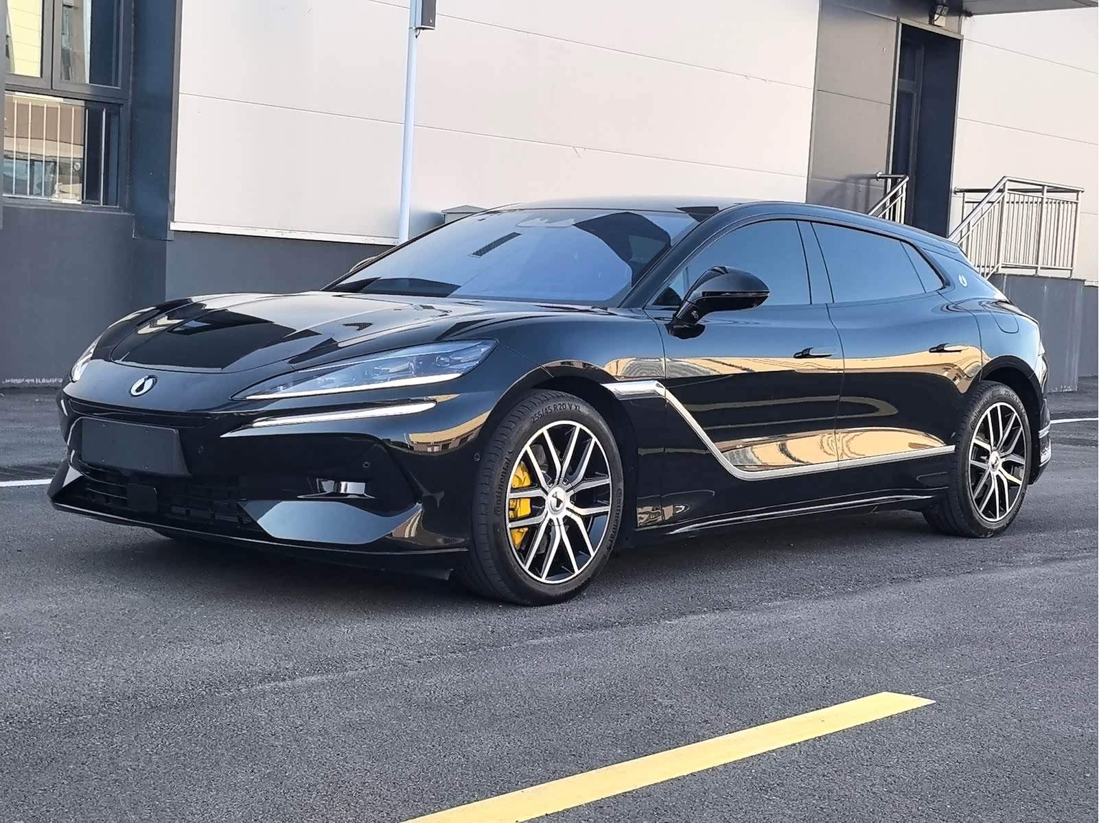 Denza Z9GT Max, фото 1 из 1