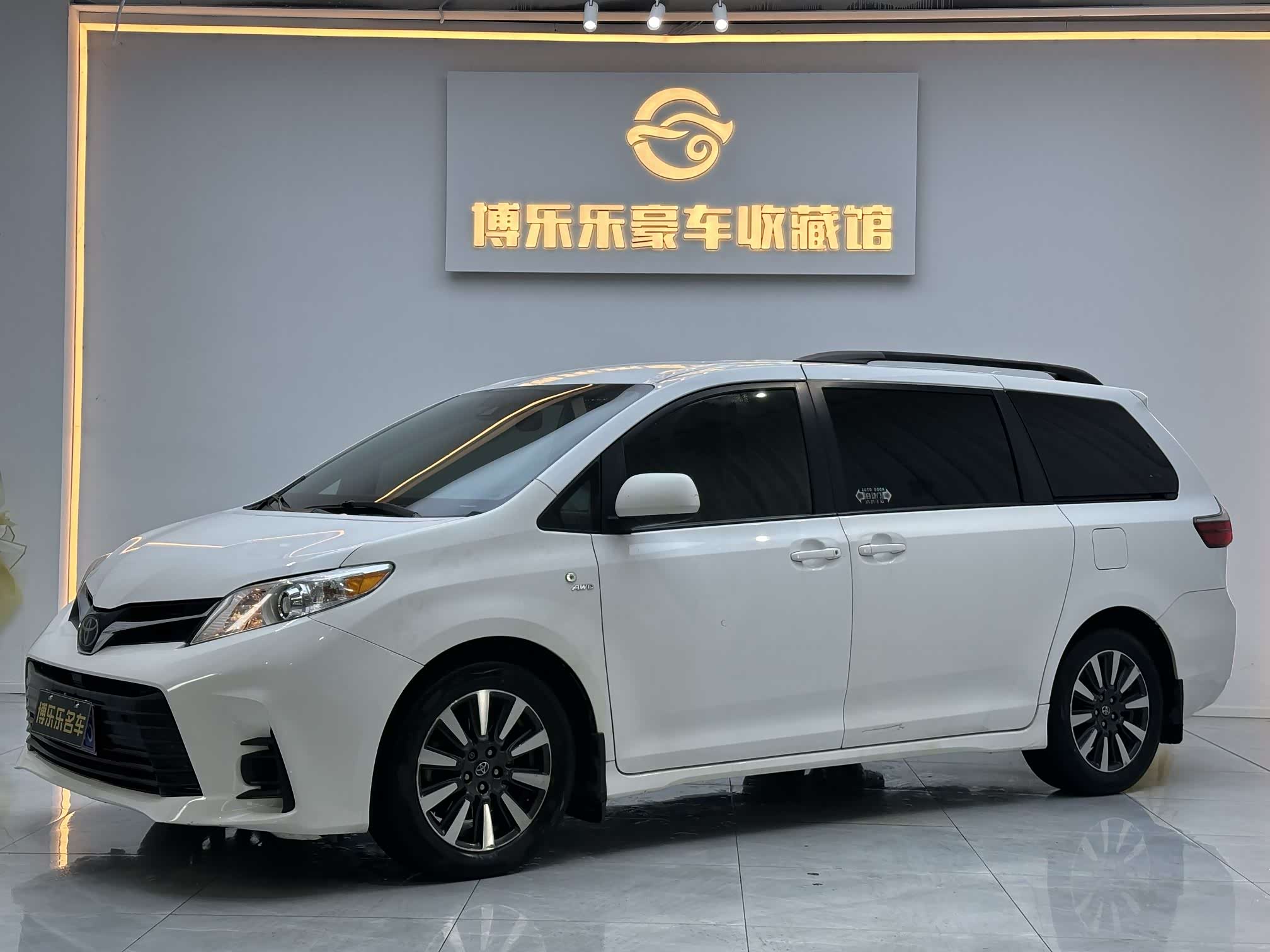Toyota SIENNA, фото 1 из 1