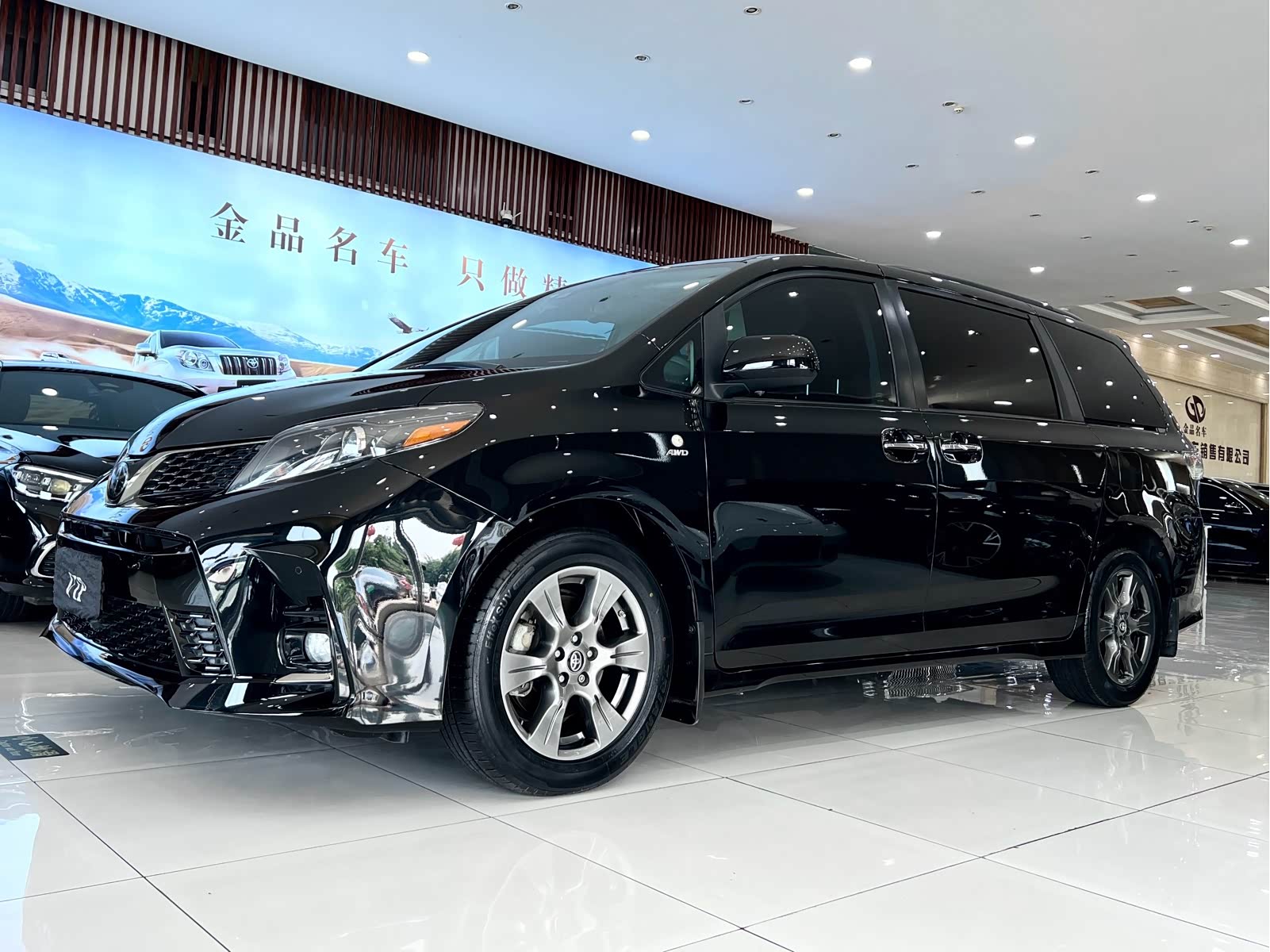 Toyota SIENNA, фото 1 из 1