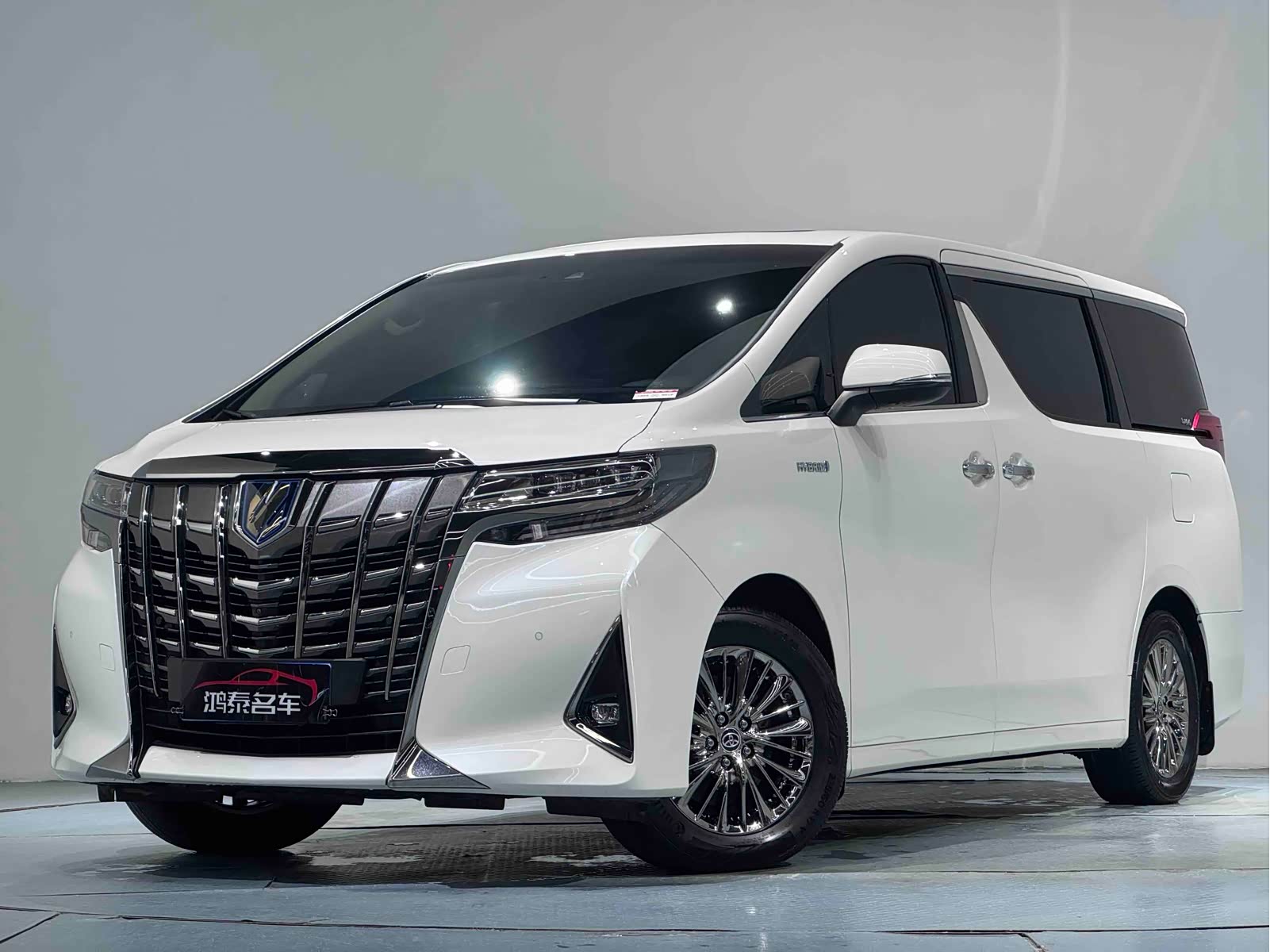 Toyota Alphard, фото 1 из 1