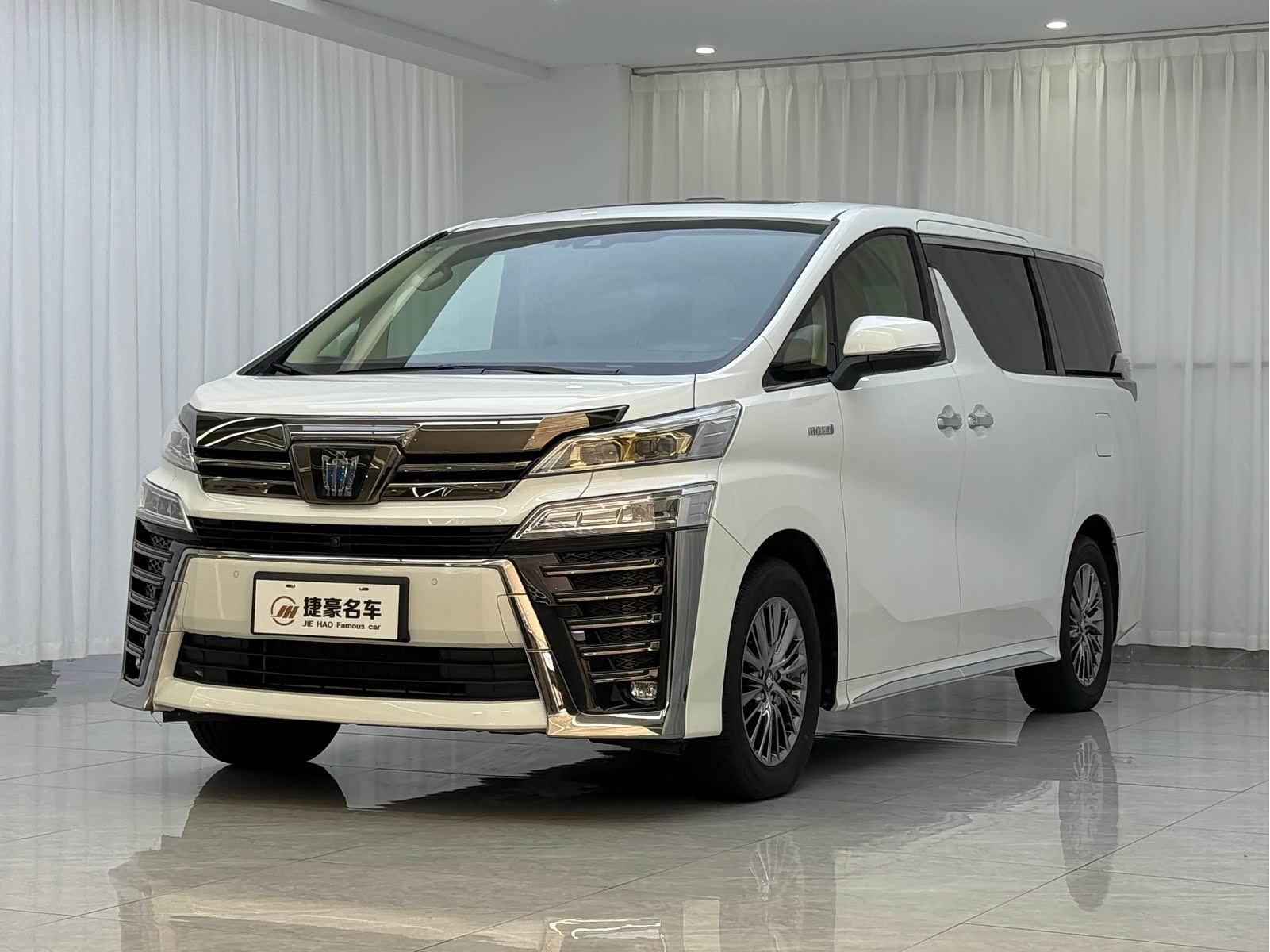 Toyota Vellfire, фото 1 из 1