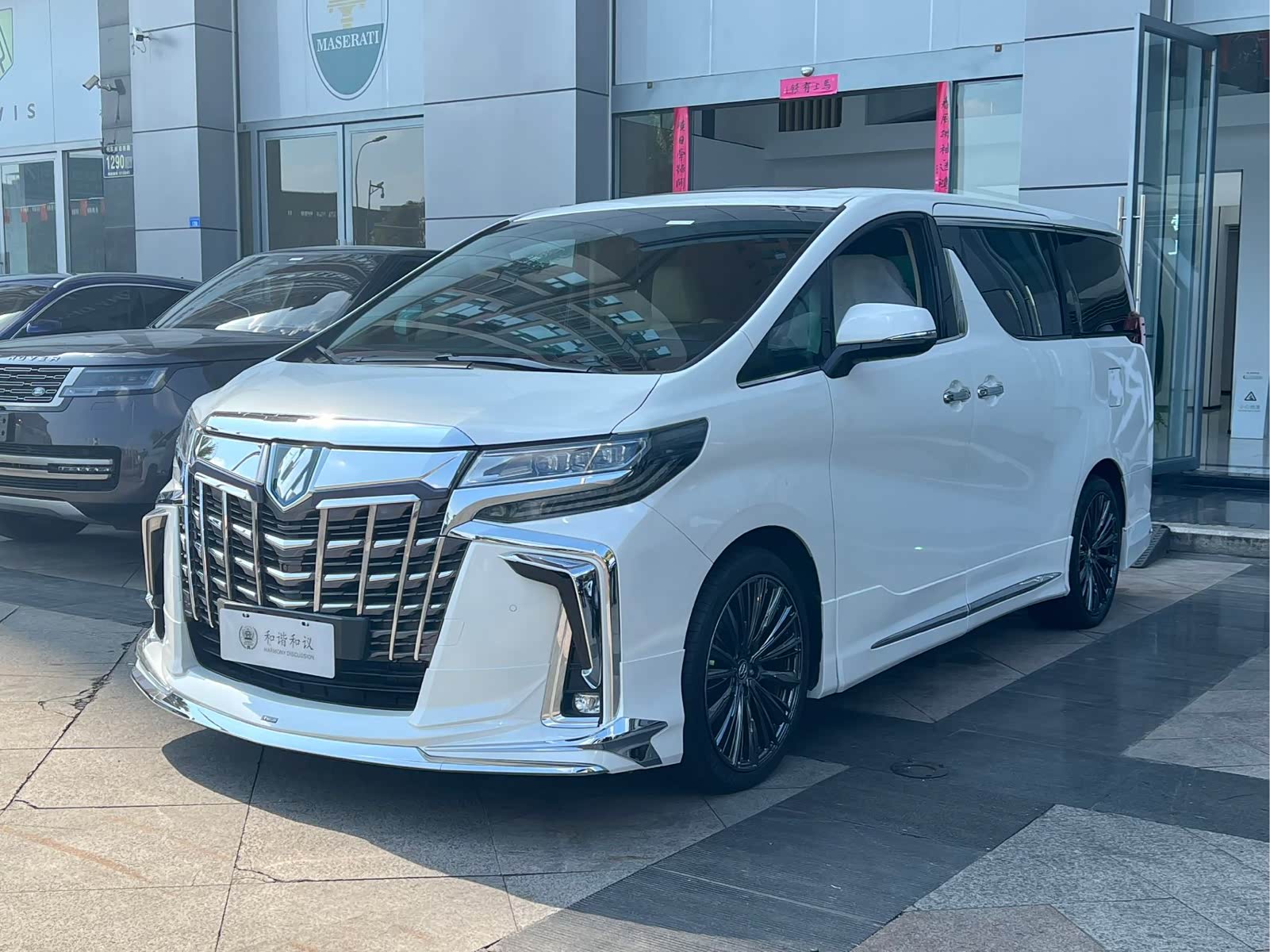 Toyota Alphard, фото 1 из 1
