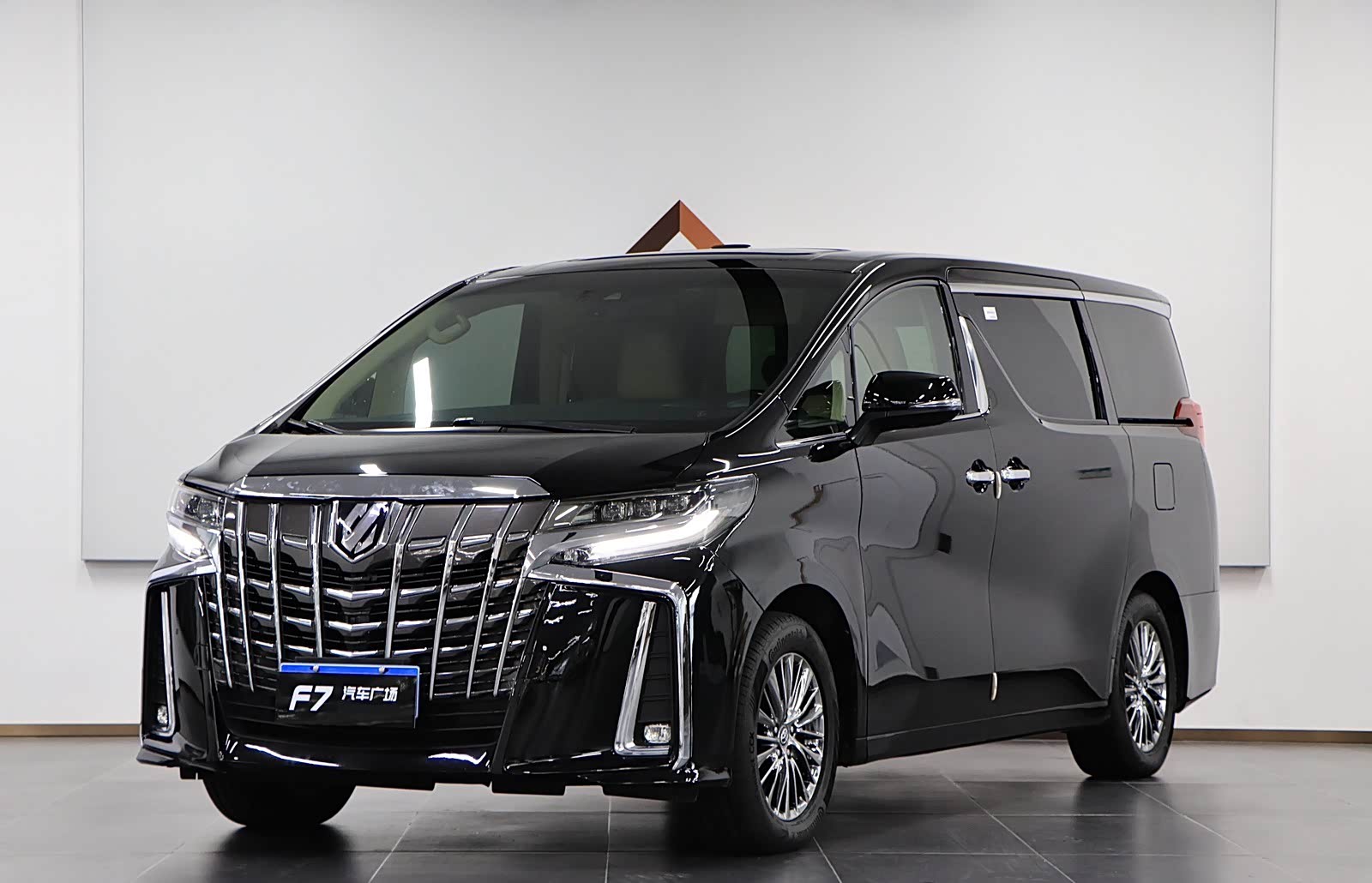 Toyota Vellfire, фото 1 из 1