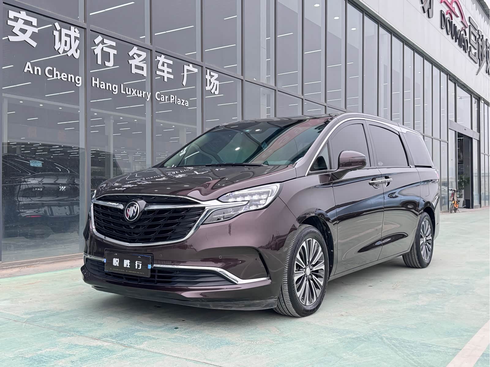 Buick GL8, фото 1 из 1