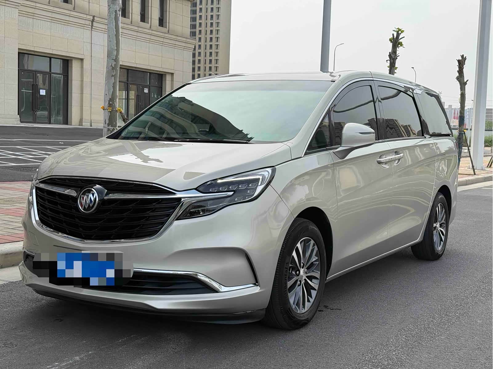 Buick GL8, фото 1 из 1