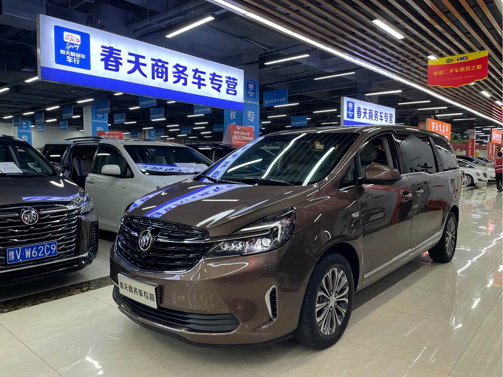 Buick GL8, фото 1 из 1
