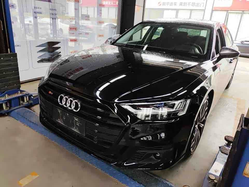 Audi S8, фото 1 из 1