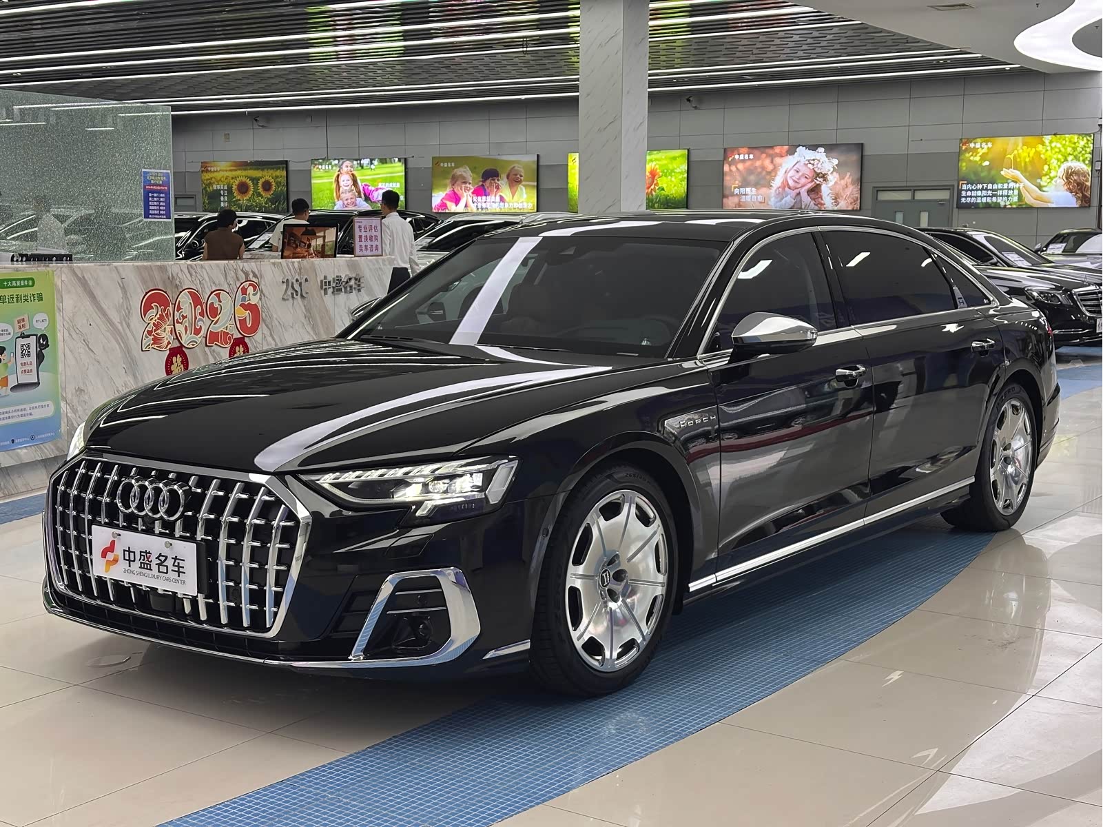 Audi A8, фото 1 из 1