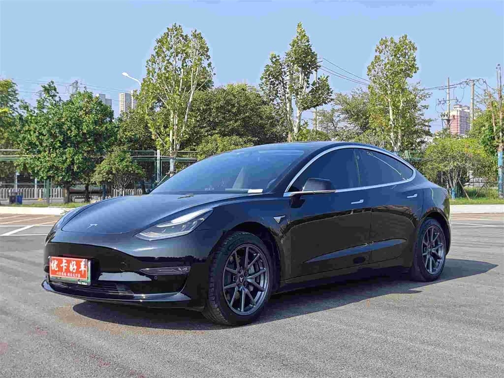 Tesla Model 3, фото 1 из 1