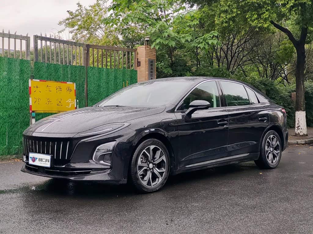 Hongqi E-QM5