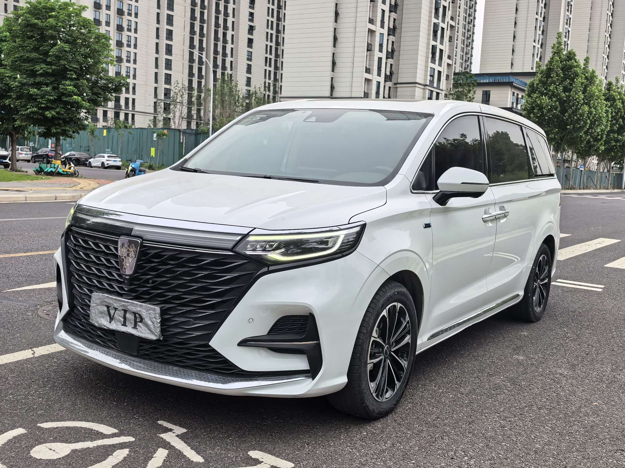 Roewe iMAX8, фото 1 из 1