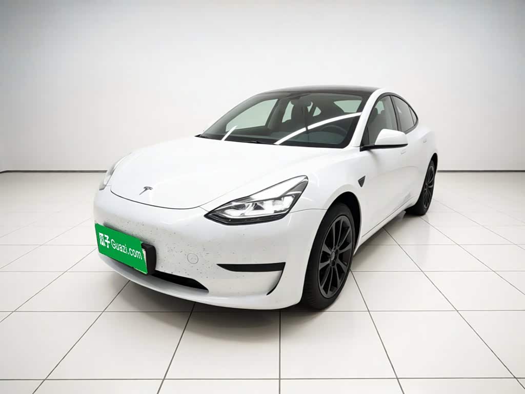 Tesla Model 3, фото 1 из 1