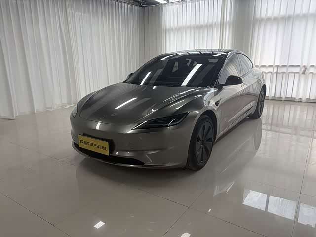 Tesla Model 3, фото 1 из 1