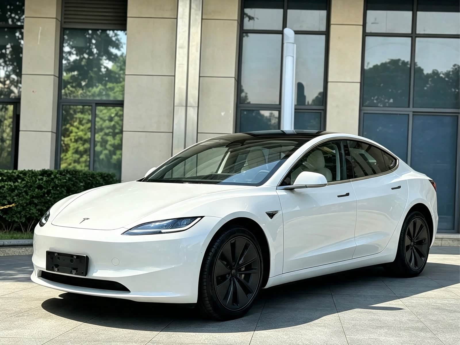 Tesla Model 3, фото 1 из 1