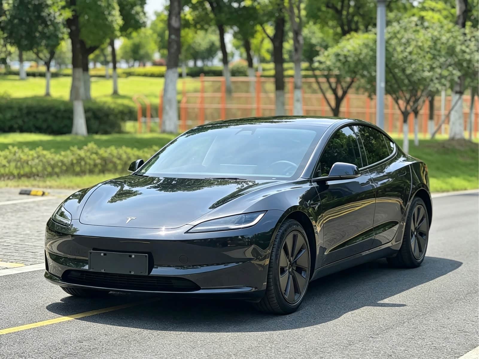 Tesla Model 3, фото 1 из 1
