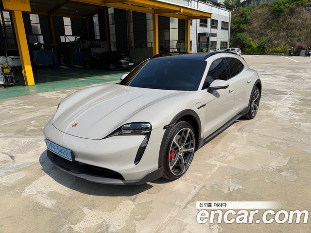 Porsche Taycan 4S, фото 1 из 4