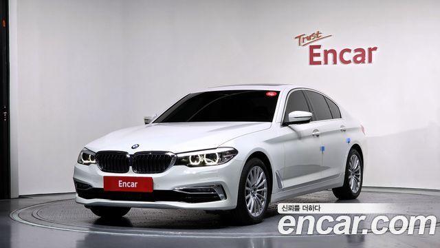 BMW 5-Series 520i Luxury, фото 1 из 4