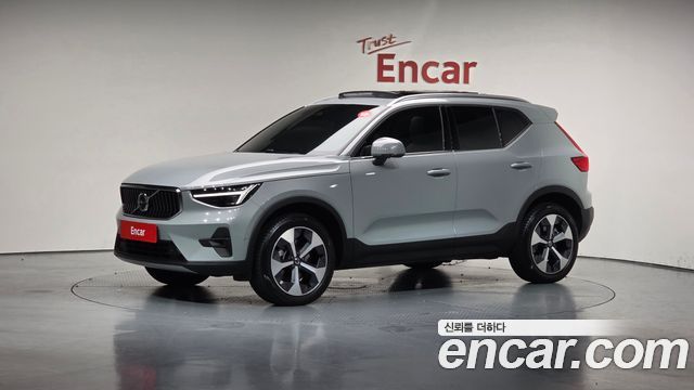 Volvo XC40 B4, фото 1 из 4