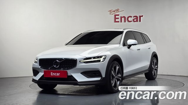 Volvo V60 B5 AWD, фото 1 из 4