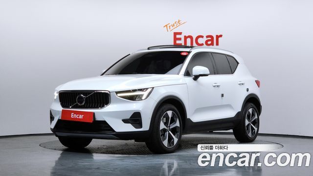 Volvo XC40 B4, фото 1 из 4