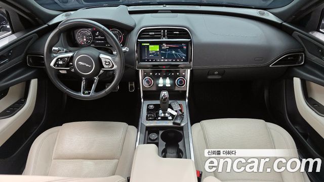 Jaguar XE D180 R- S, фото 1 из 4