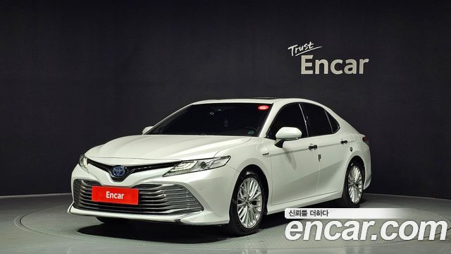 Toyota Camry 2.5 XLE, фото 1 из 4