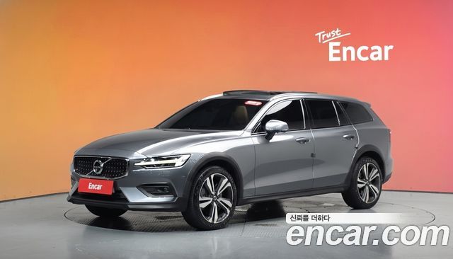 Volvo V60 T5 AWD, фото 1 из 4