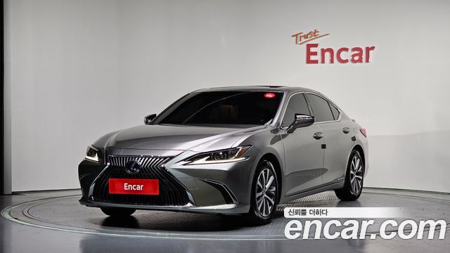 Lexus ES, фото 1 из 4