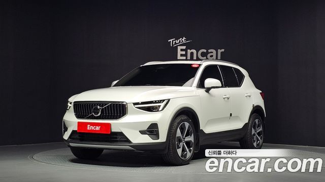Volvo XC40 B4, фото 1 из 4