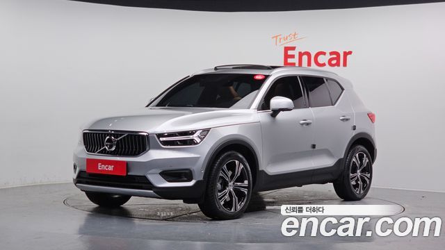 Volvo XC40 T4, фото 1 из 4