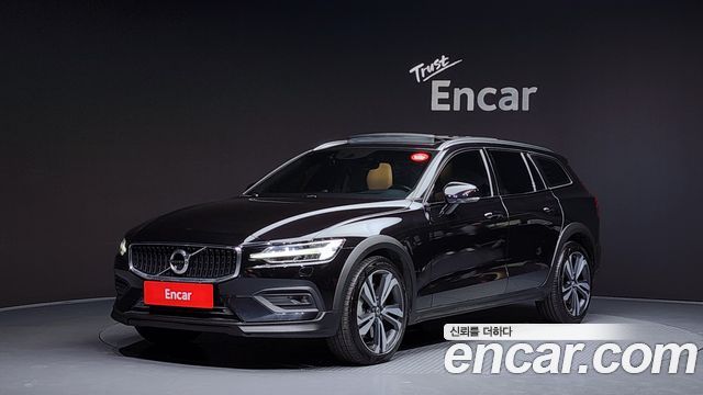 Volvo V60 B5 AWD, фото 1 из 4