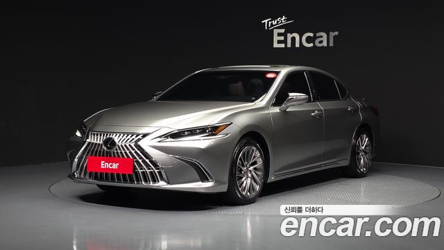 Lexus ES, фото 1 из 4