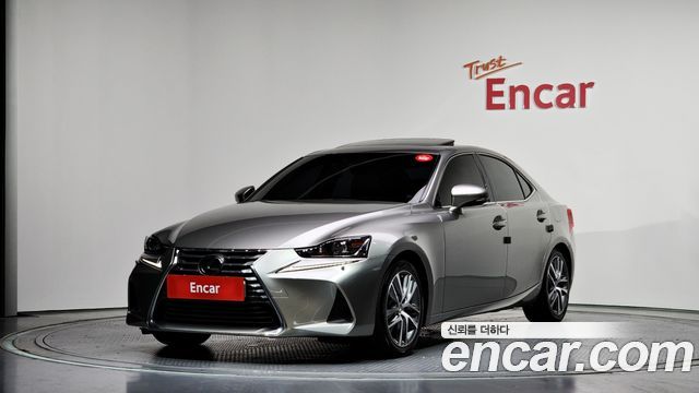 Lexus IS, фото 1 из 4