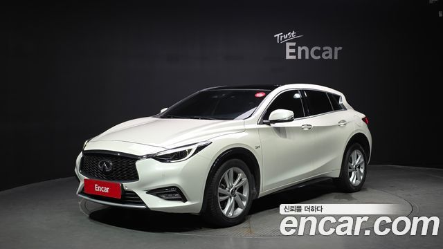 Infiniti Q30 2.0, фото 1 из 4