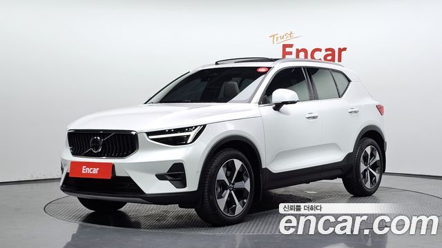 Volvo XC40 B4, фото 1 из 4