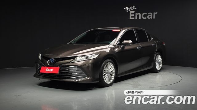 Toyota Camry 2.5 XLE, фото 1 из 4