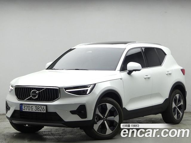 Volvo XC40 B4, фото 1 из 4