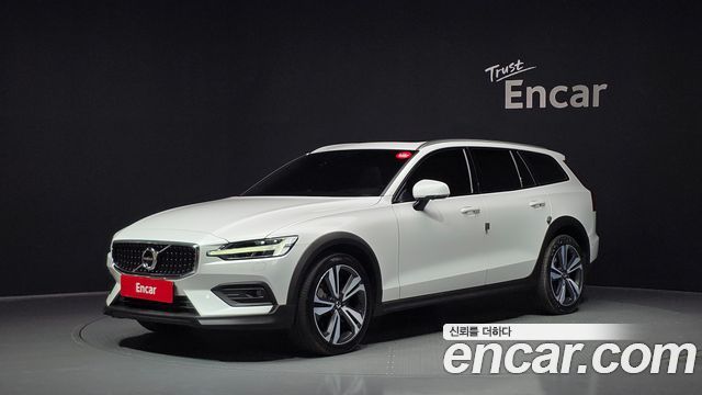 Volvo V60 B5 AWD, фото 1 из 4